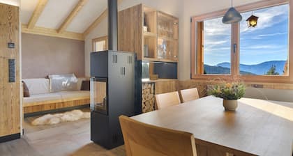 Chalet 'Hugo' with Mountain View, Shared Pool and Wi-Fi