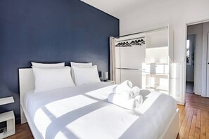 1 slaapkamer, een strijkplank/strijkijzer, gratis wifi, beddengoed