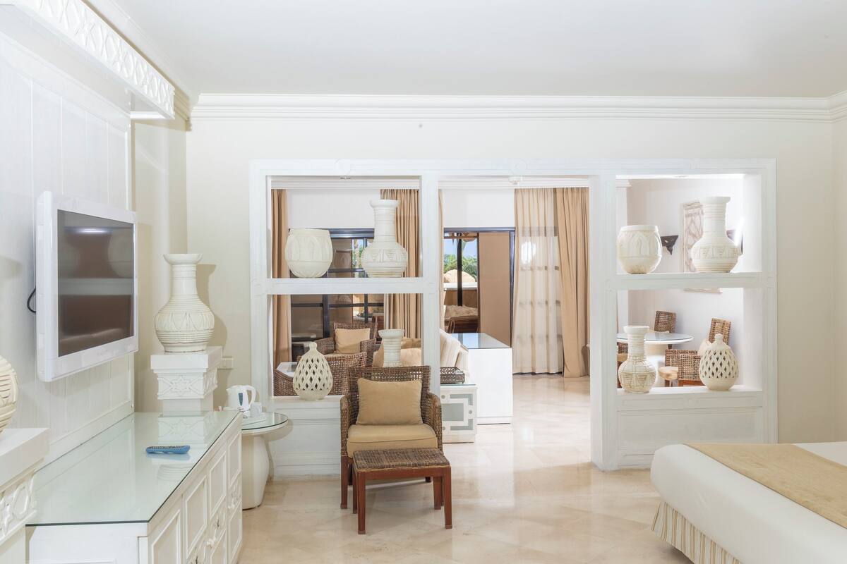 Suite de lujo, vista a la alberca | Tabla de planchar con plancha