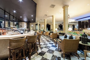 8 bars/lounges, 2 beach bars - The Makadi Spa Hotel Couples 18 plus (Makadi Bay)