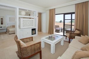 Suite | Iron/ironing board, bed sheets