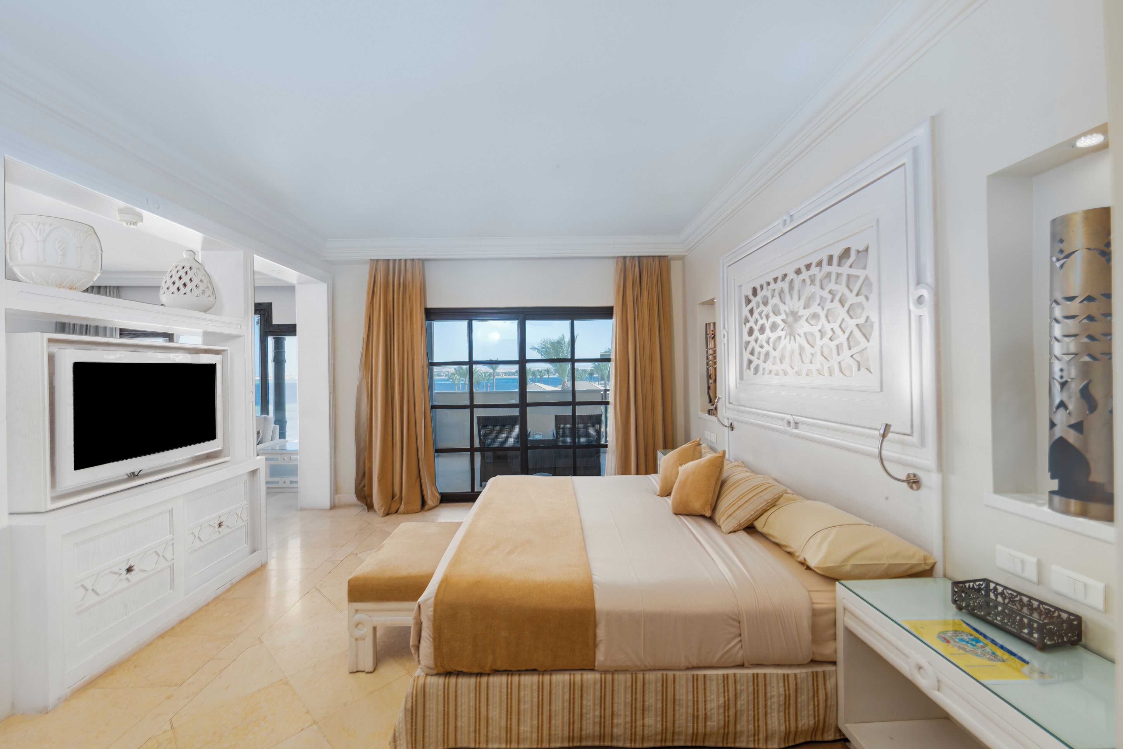 Suite | Tabla de planchar con plancha y ropa de cama 