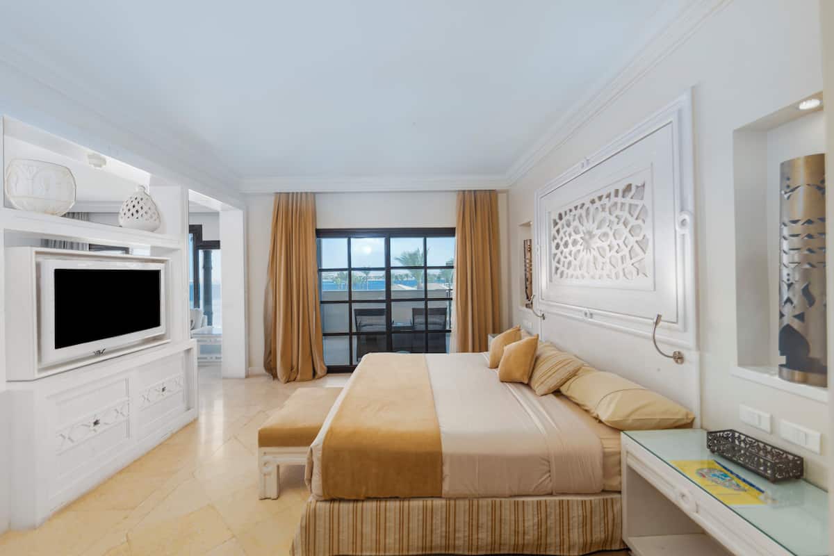 Suite | Tabla de planchar con plancha y ropa de cama