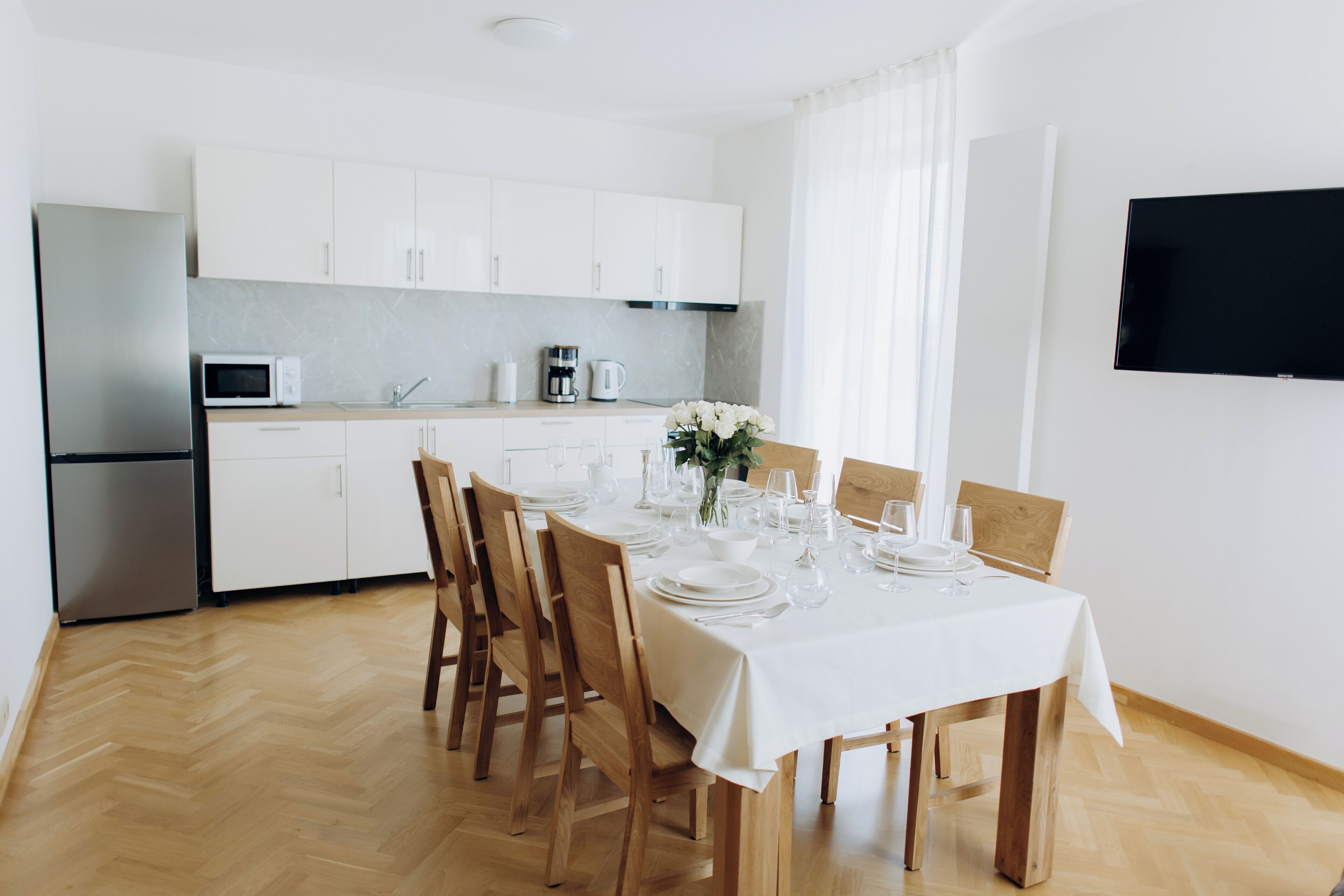 شقة - بشرفة | خزنة داخل الغرفة وتجهيزات عازلة للصوت ومكواة/لوح كي وواي فاي مجانًا