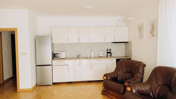 شقة - بشرفة مسقوفة | مطبخ خاص