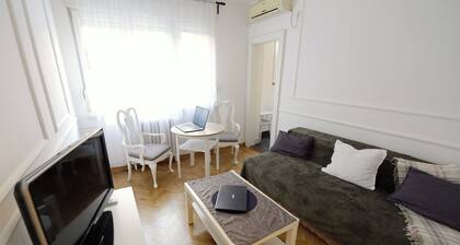 Anywhere on Foot - FREE PARKING