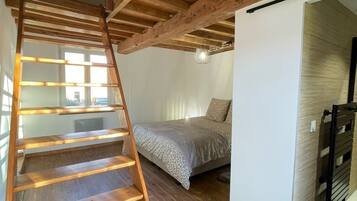 6 slaapkamers, een strijkplank/strijkijzer, reisbedje, gratis wifi