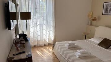 1 slaapkamer, een strijkplank/strijkijzer, wifi, beddengoed