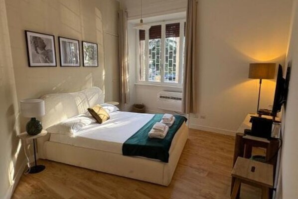 1 slaapkamer, een strijkplank/strijkijzer, wifi, beddengoed