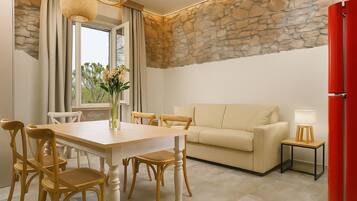 Apartment, 2 Bedrooms | In-room safe, cribs/infant beds, free WiFi, bed sheets