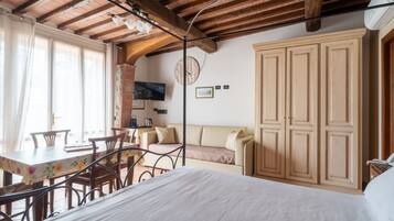 Apartment, 1 Bedroom | In-room safe, cots/infant beds, free WiFi, bed sheets