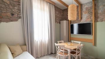Apartment, 2 Schlafzimmer | Wohnbereich | Smart-TV