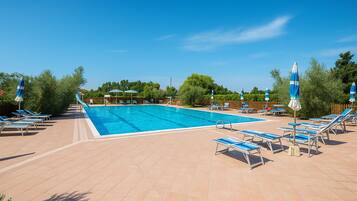 Seasonal outdoor pool