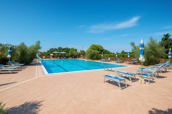 Seasonal outdoor pool