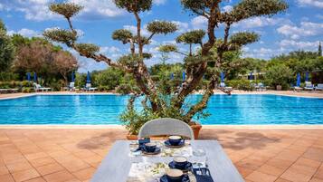 En sÀsongsöppen utomhuspool