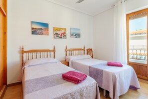 2 bedrooms, iron/ironing board, WiFi, bed sheets - Bungalow 'Fontilles 3 En Santa Pola' with Private Terrace, Wi-Fi and Air Conditioning (Santa Pola)