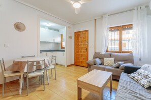 TV - Bungalow 'Fontilles 3 En Santa Pola' with Private Terrace, Wi-Fi and Air Conditioning (Santa Pola)