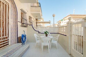 Outdoor dining - Bungalow 'Fontilles 3 En Santa Pola' with Private Terrace, Wi-Fi and Air Conditioning (Santa Pola)