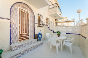 Outdoor dining - Bungalow 'Fontilles 3 En Santa Pola' with Private Terrace, Wi-Fi and Air Conditioning (Santa Pola)