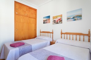 2 bedrooms, iron/ironing board, WiFi, bed sheets - Bungalow 'Fontilles 3 En Santa Pola' with Private Terrace, Wi-Fi and Air Conditioning (Santa Pola)
