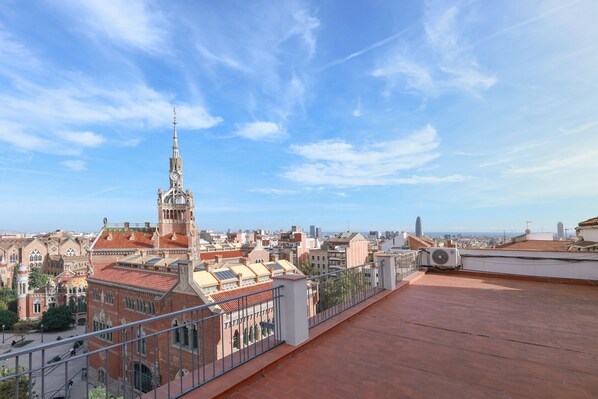 المنطقة المحيطة بالمنشأة