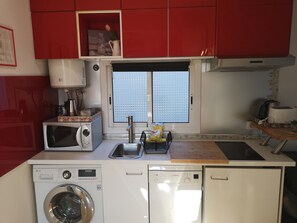 Fridge, microwave, oven, dishwasher