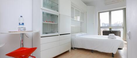 Iron/ironing board, free WiFi, bed sheets