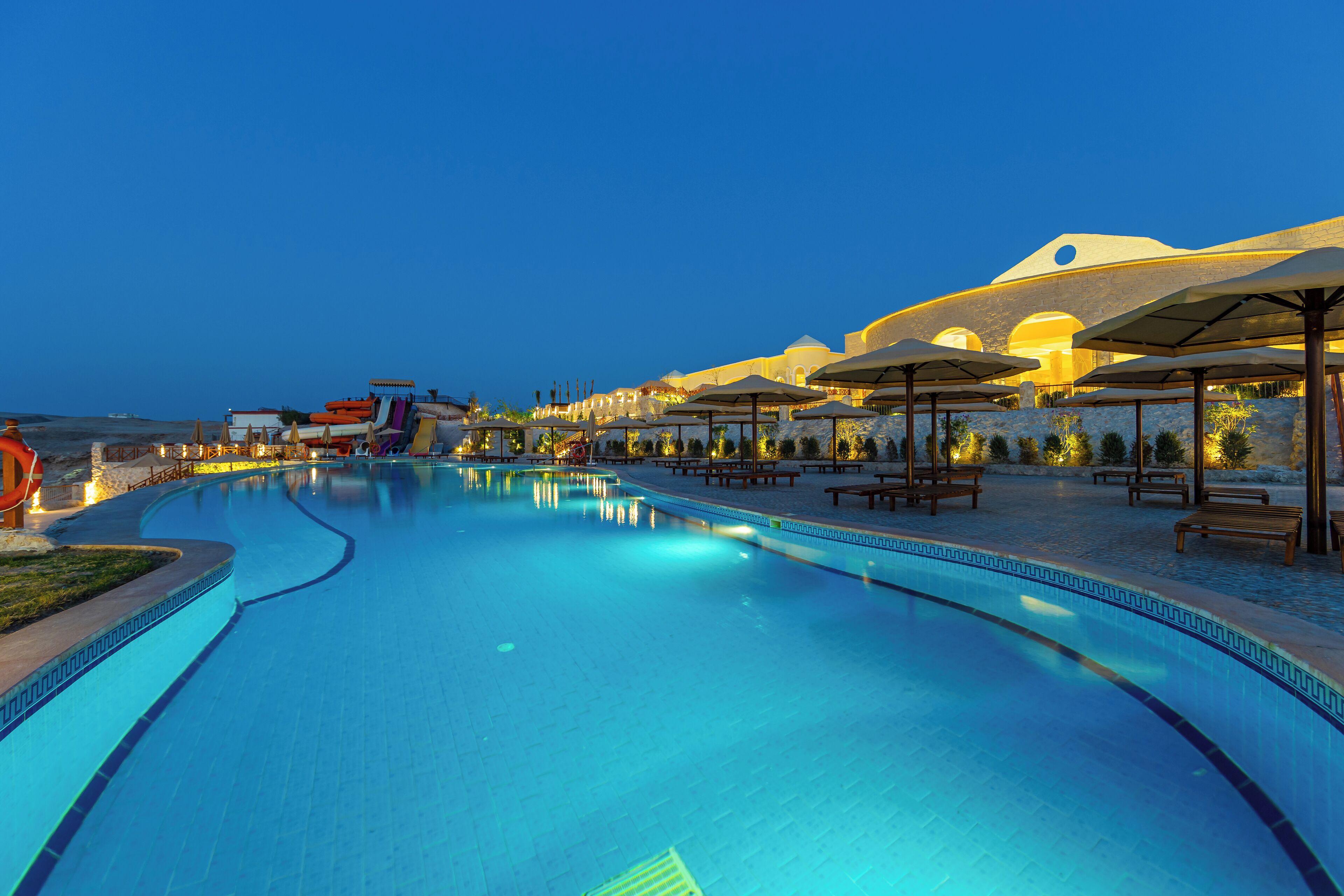 3 piscine all'aperto