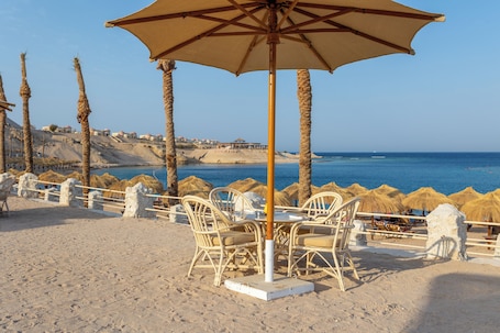 Private beach, free beach shuttle, beach umbrellas, beach towels. Siva Golden Bay Makadi