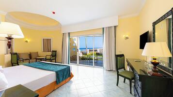 Bungalow with Sea View | Iron/ironing board, bed sheets