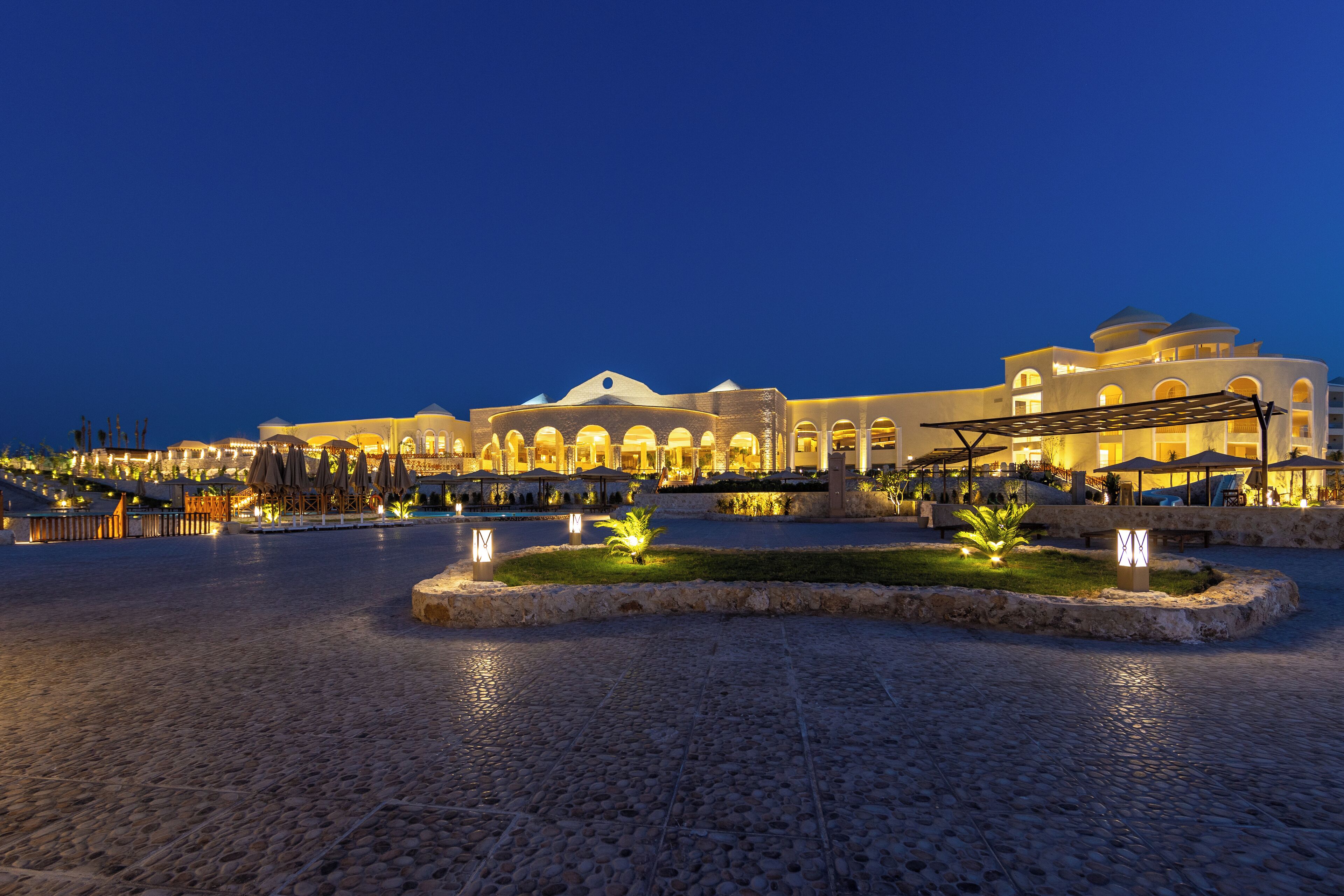 Fassade der Unterkunft – Abend/Nacht