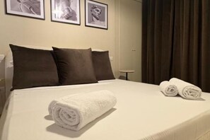 5 bedrooms, iron/ironing board, WiFi, bed sheets - The Angelico Rooms - Comfort and hospitality in the heart of Rome (Roma)