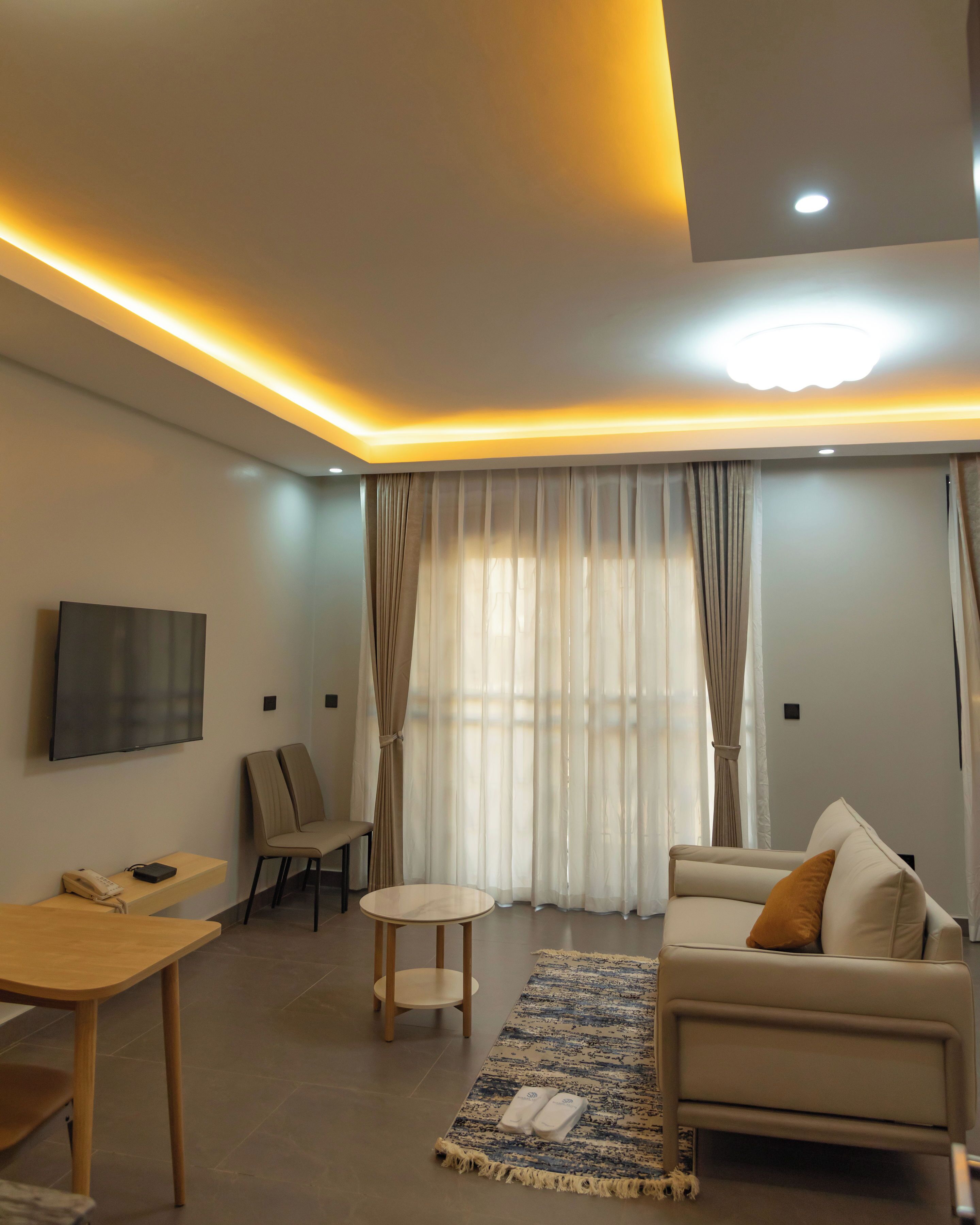 Executive Suite, Balcony, City View | Living area