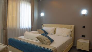 Executive Suite, Balcony, City View | Egyptian cotton sheets, premium bedding, desk, soundproofing