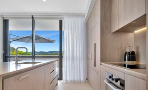 ثلاجة، ميكروويف، فرن، موقد طهي مسطح