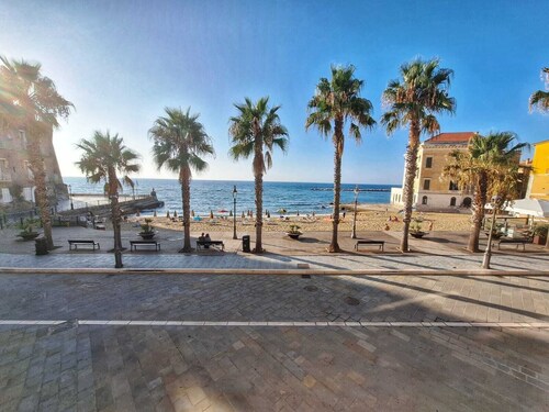 Seafront apartment in Santa Maria di Castellabate with panoramic terrace