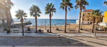 Seafront apartment in Santa Maria di Castellabate with panoramic terrace