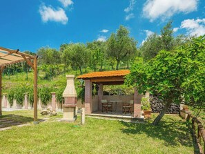 Outdoor dining - Villa Lo Zilloro by Nicola Real Estate (Corsanico)