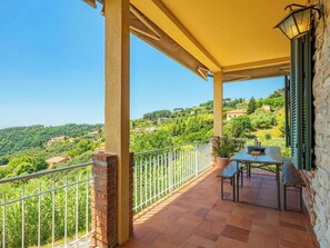 Outdoor dining - Villa Lo Zilloro by Nicola Real Estate (Corsanico)