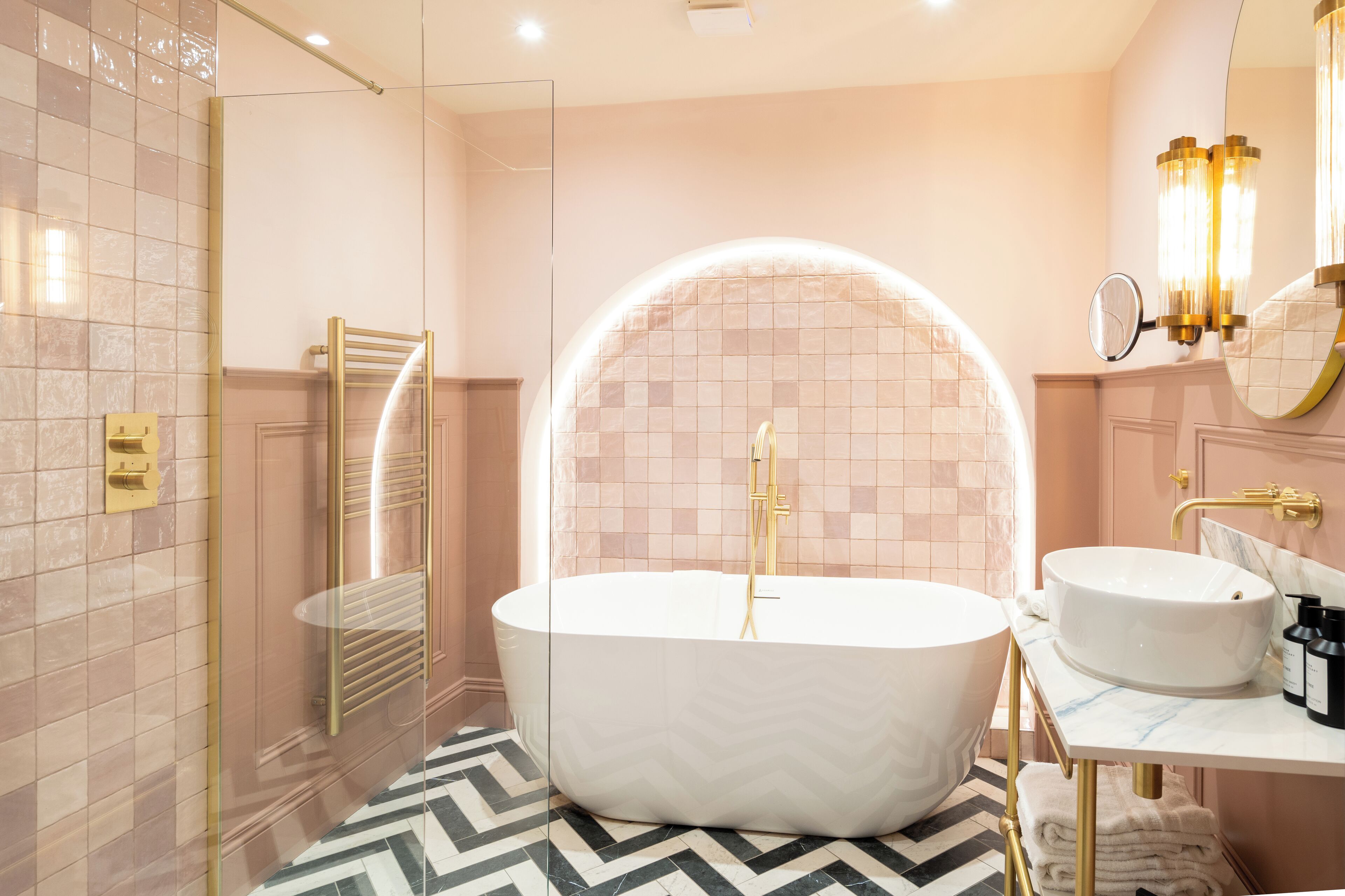 Luxury-Doppelzimmer | Badezimmer | Haartrockner, Hausschuhe, Handtücher, Seife