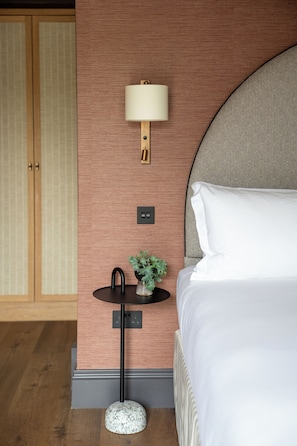 In-room safe, laptop workspace, blackout drapes, free WiFi - The Hat Maker Boutique Hotel (Dungarvan)