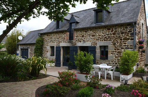 Maison de vacances « Les Volets Bleus Binic » avec terrasse, jardin privés et Wi-Fi