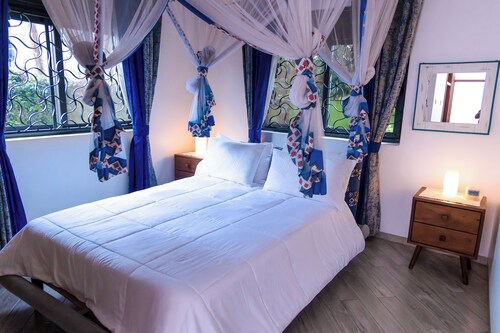 2-bedroom condo in welcoming Kampala with AC, fitness room with a swimming pool