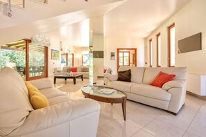TV - Villa Acquamarina with pool - My Rental Homes (Valderice)