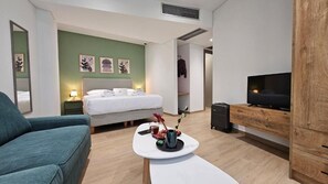 Studio, 1 Queen Bed with Sofa bed, Balcony | Laptop workspace, blackout drapes, soundproofing, iron/ironing board - Sezame (Ioannina)