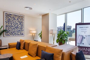 Interior - High-Floor Haven w/ Open Sea Views on Palm Entry (Dubai)