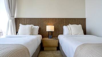 2 chambres, coffres-forts dans les chambres, fer et planche à repasser