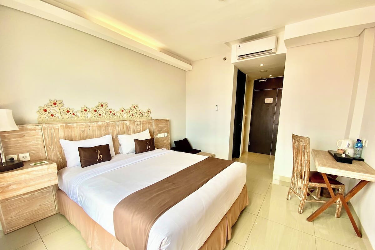 Executive Room | In-room safe, desk, laptop workspace, soundproofing