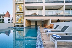 حمّام سباحة خارجي