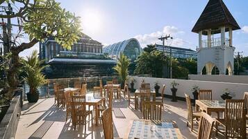 Tempat makan outdoor